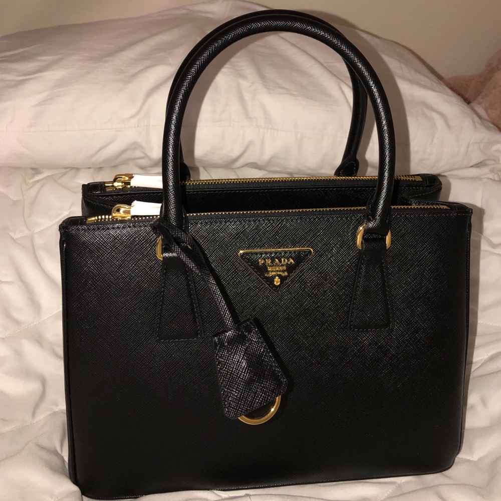 Authentic Prada Saffiano Galleria DoubleZip Medium